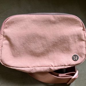 lulemon Everywhere Belt bag